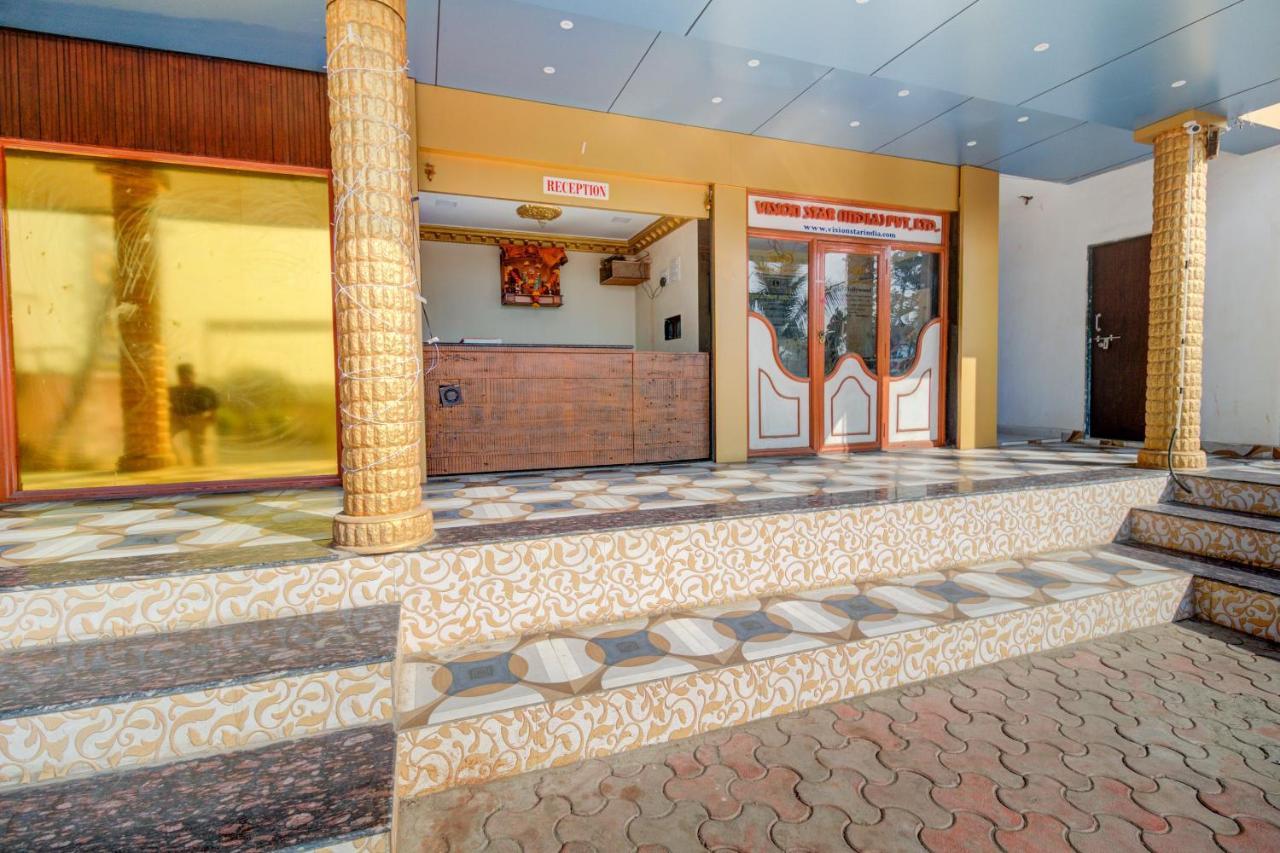 Oyo 67979 Hotel Hollywood Park Sasupāda Exterior foto
